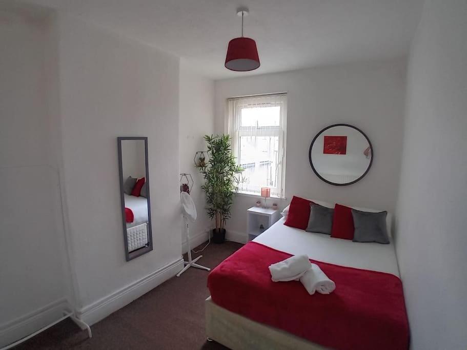 Large Family Home Central Location 3 Double Bedrooms And 1 Single Bedroom Cardiff Exterior foto