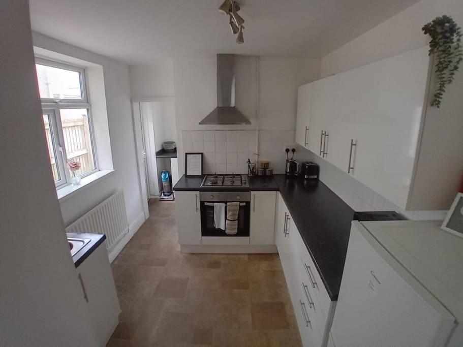 Large Family Home Central Location 3 Double Bedrooms And 1 Single Bedroom Cardiff Exterior foto